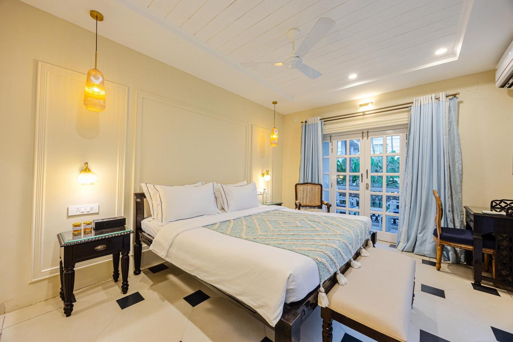 Elivaas 4 Bhk Villa Near Beach With Private Pool & Bar - Casa Boa Vida Candolim Extérieur photo