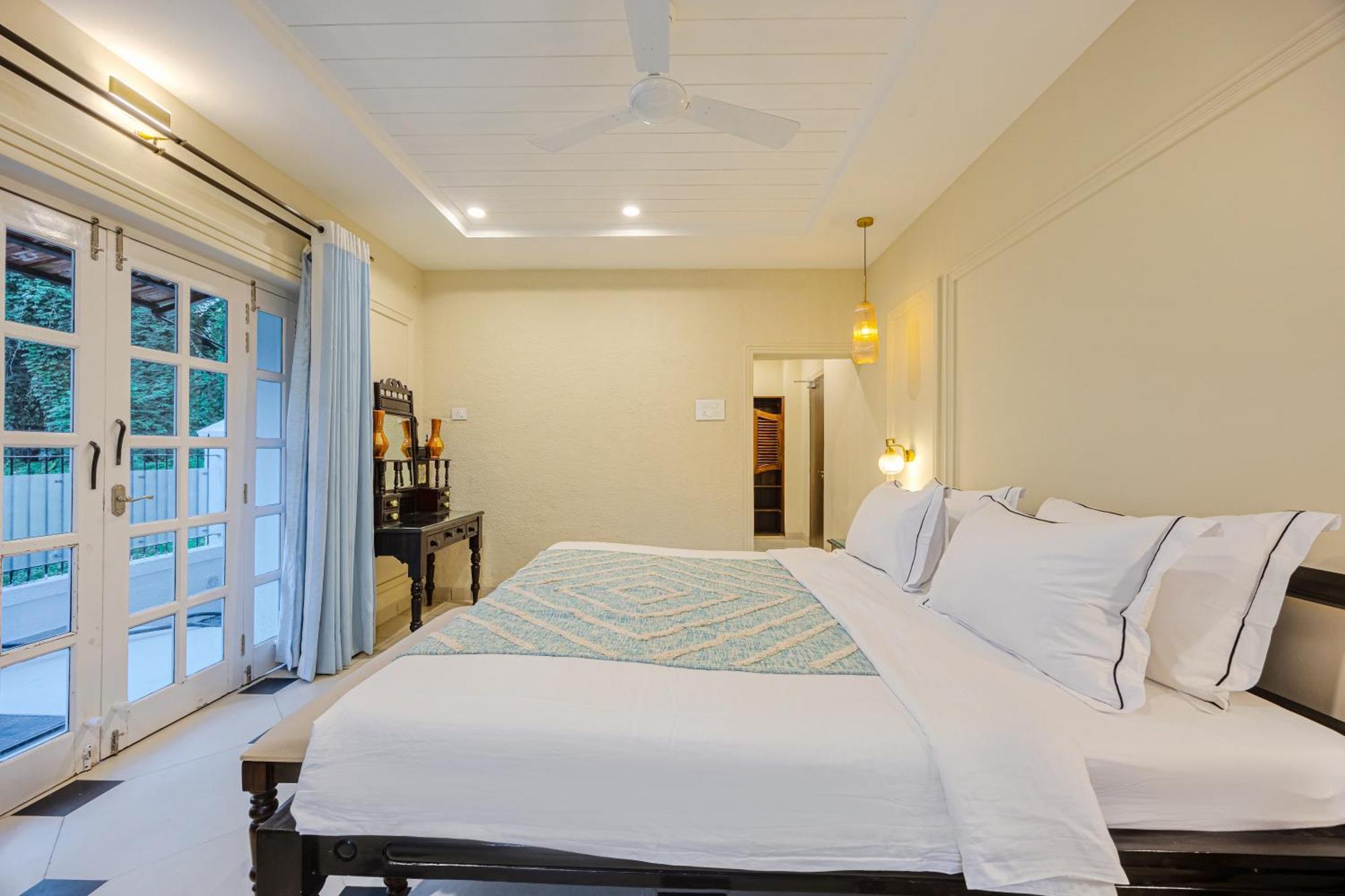 Elivaas 4 Bhk Villa Near Beach With Private Pool & Bar - Casa Boa Vida Candolim Extérieur photo