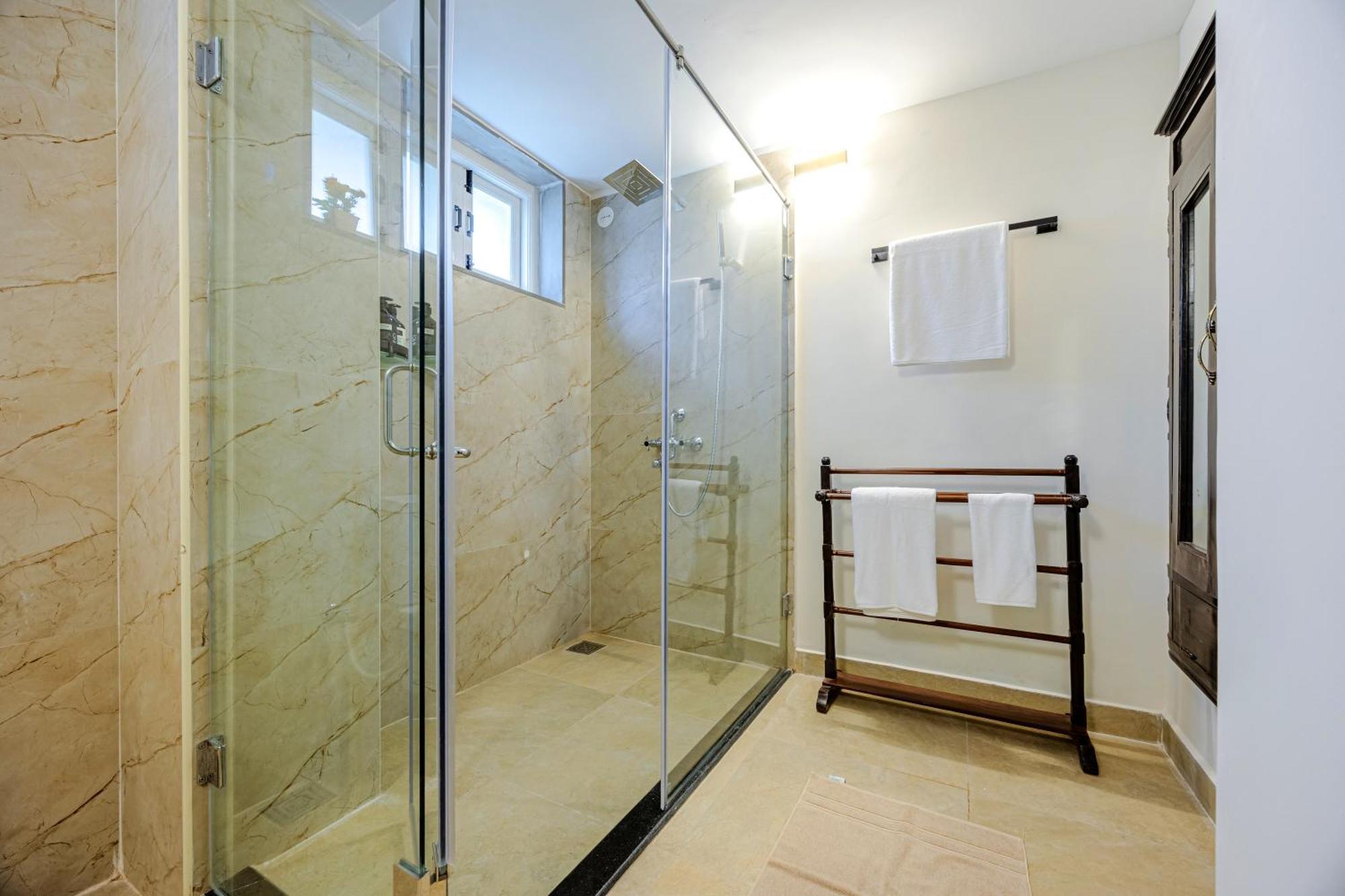Elivaas 4 Bhk Villa Near Beach With Private Pool & Bar - Casa Boa Vida Candolim Extérieur photo