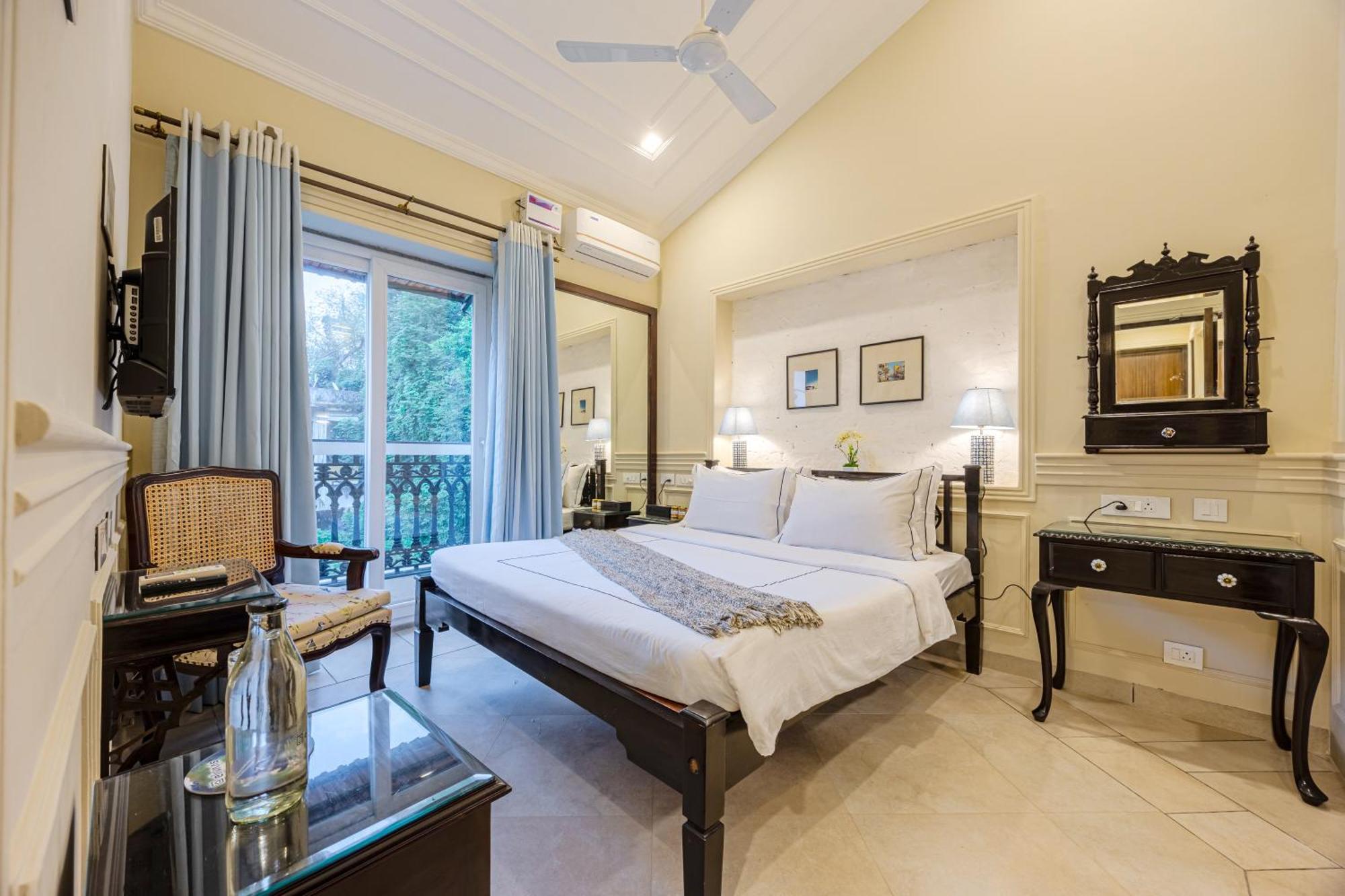 Elivaas 4 Bhk Villa Near Beach With Private Pool & Bar - Casa Boa Vida Candolim Extérieur photo