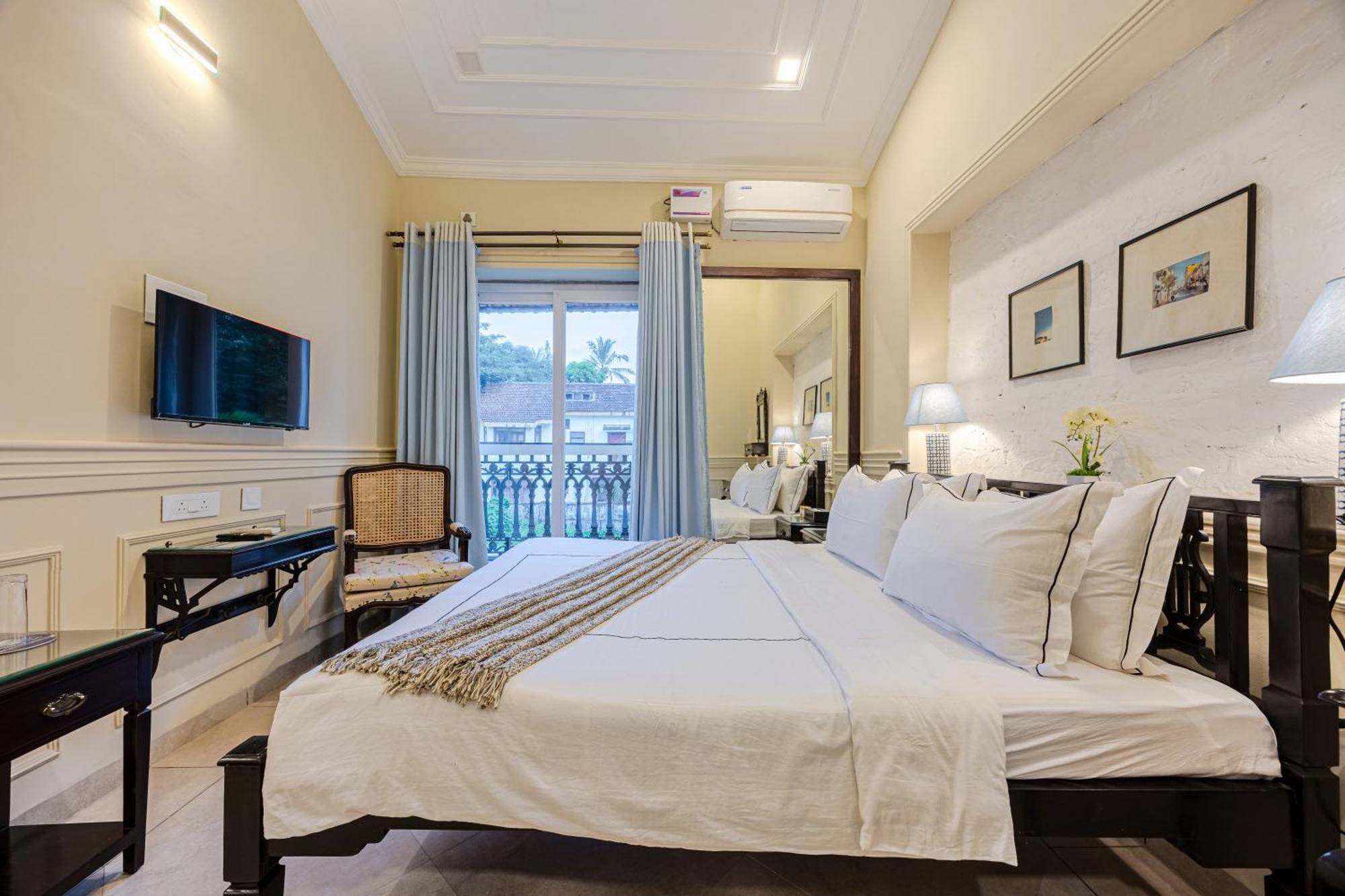 Elivaas 4 Bhk Villa Near Beach With Private Pool & Bar - Casa Boa Vida Candolim Extérieur photo