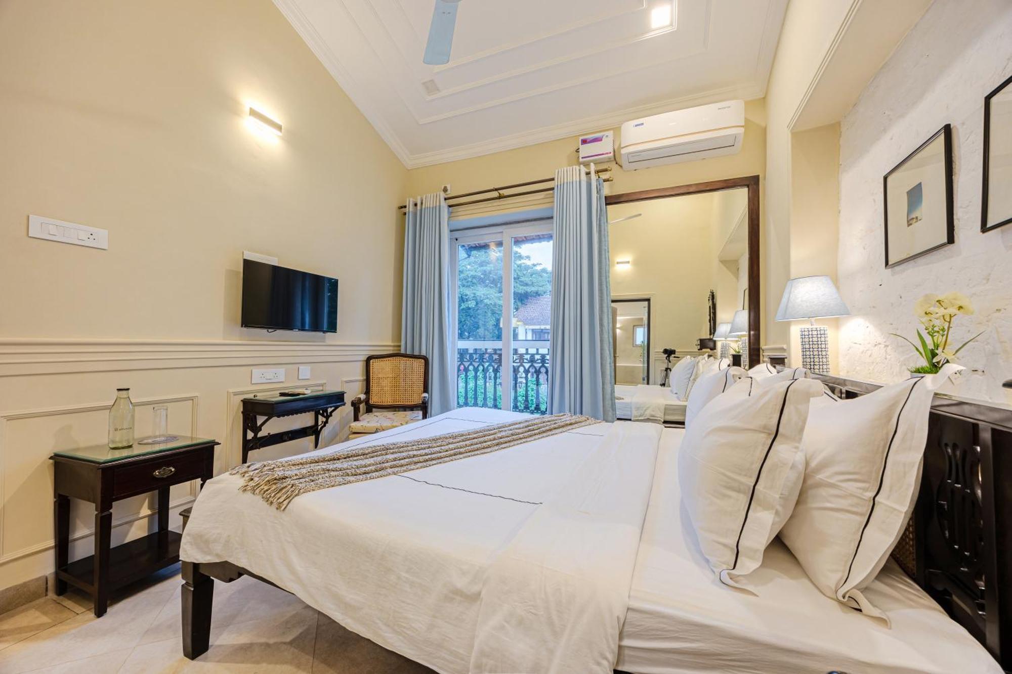 Elivaas 4 Bhk Villa Near Beach With Private Pool & Bar - Casa Boa Vida Candolim Extérieur photo
