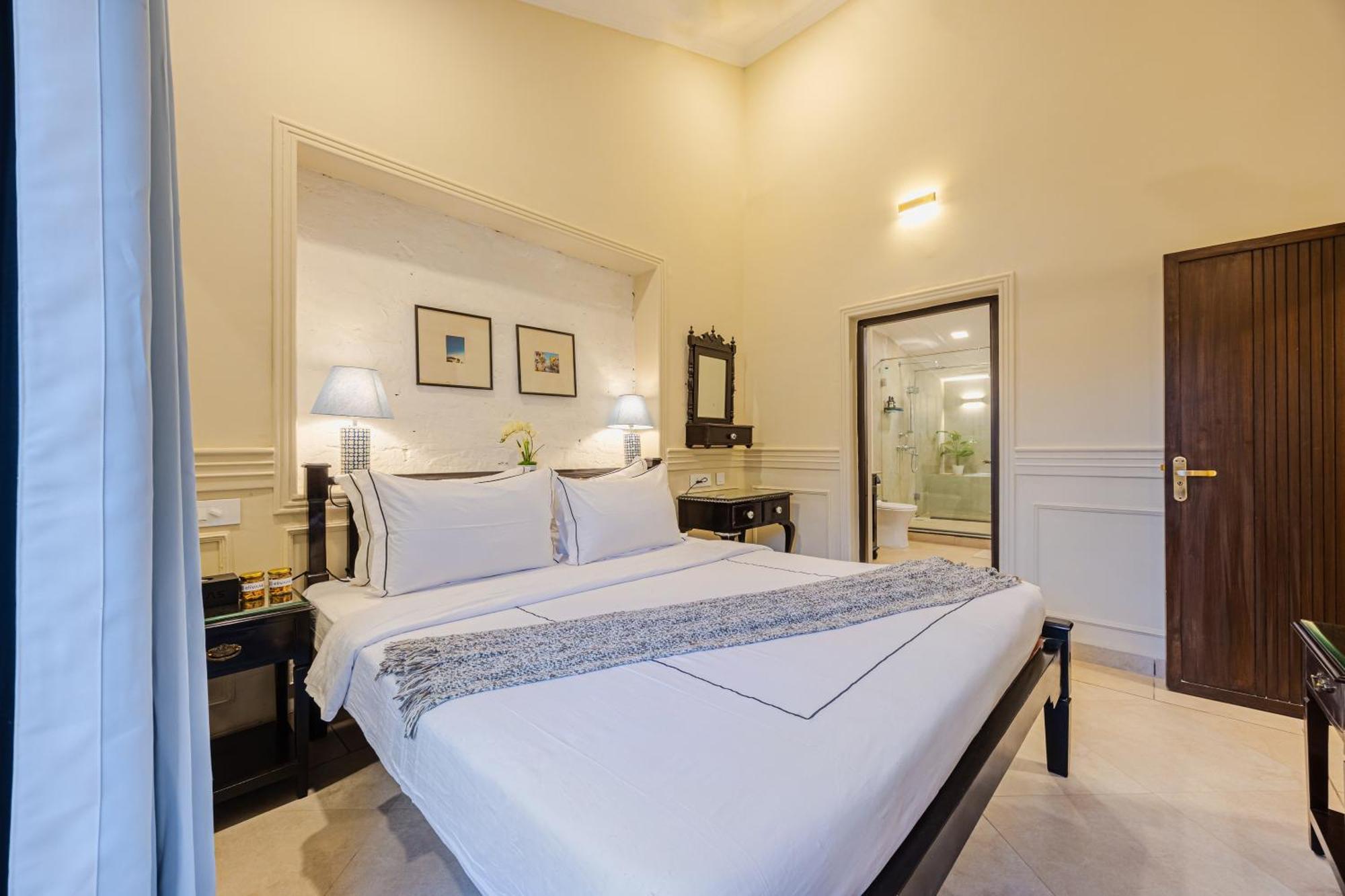 Elivaas 4 Bhk Villa Near Beach With Private Pool & Bar - Casa Boa Vida Candolim Extérieur photo