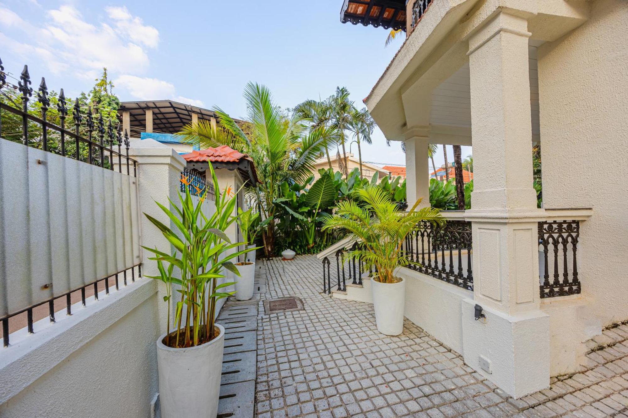 Elivaas 4 Bhk Villa Near Beach With Private Pool & Bar - Casa Boa Vida Candolim Extérieur photo